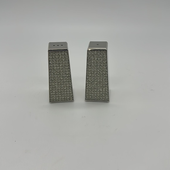 Diamond Nickel Plated Salt and Pepper Shaker Set - Picture 4 of 7